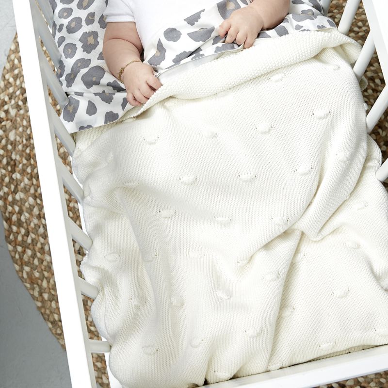 babydeken knots teddy off white, ledikantdeken, wiegdeken, off white babydeken, meyco, wiegbekleding off white wiegdeken, wiegje opmaken