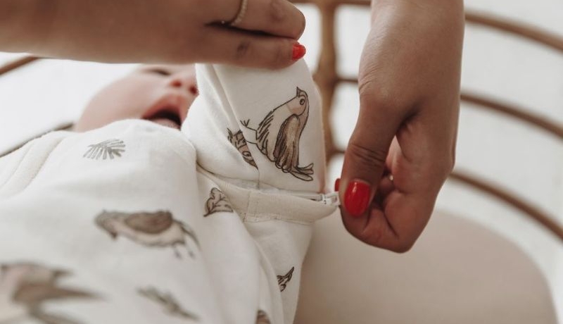 slaapzak met herfst print, baby slaapzak, babyslaapzak meyco, slaapzak met afritsbare mouwen, winterslaapzak