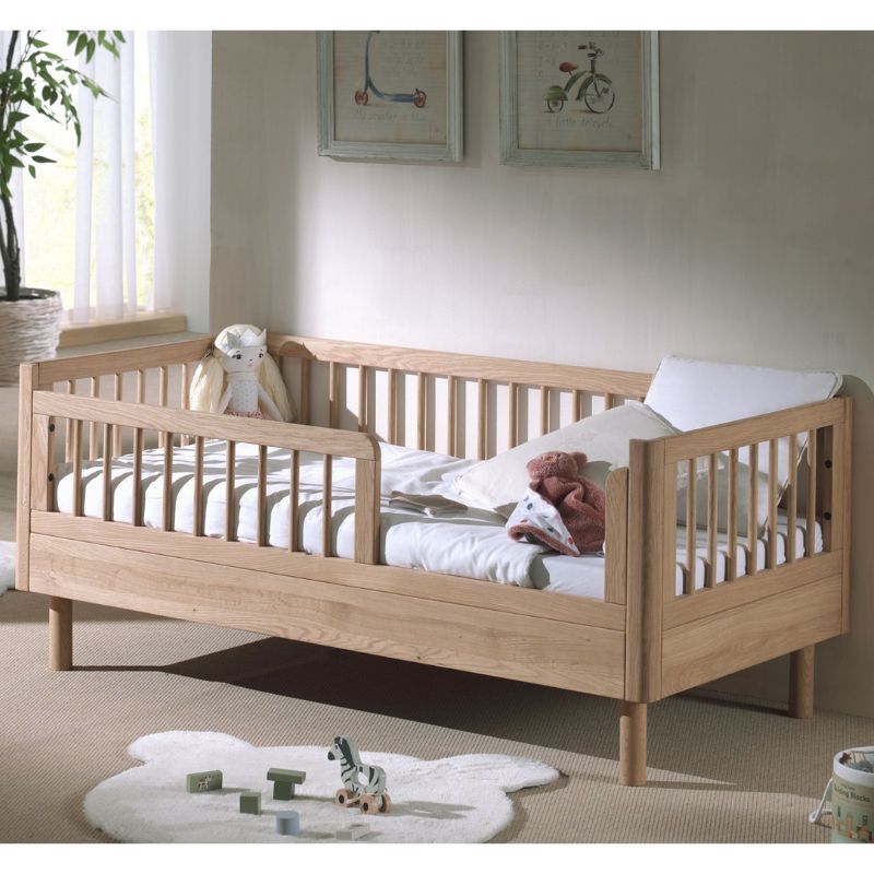 Forrest peuterbed naturel eikenhouten peuterbedje, jaxx furniture, houten peuterbedje met ronde vormen, peuterbedje met ronde spijlen, eikenhouten kinderbedje, kinderkamer meegroeibed
