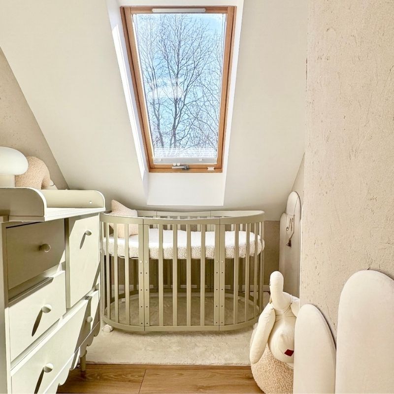 olijfgroen wiegje ovaal ledikant olijfgroen wiegje, ovaal ledikant, ovaal meegroeibed, olijfgroen babybedje, olijfgroen ledikantje, doorgroeiledikant waldin